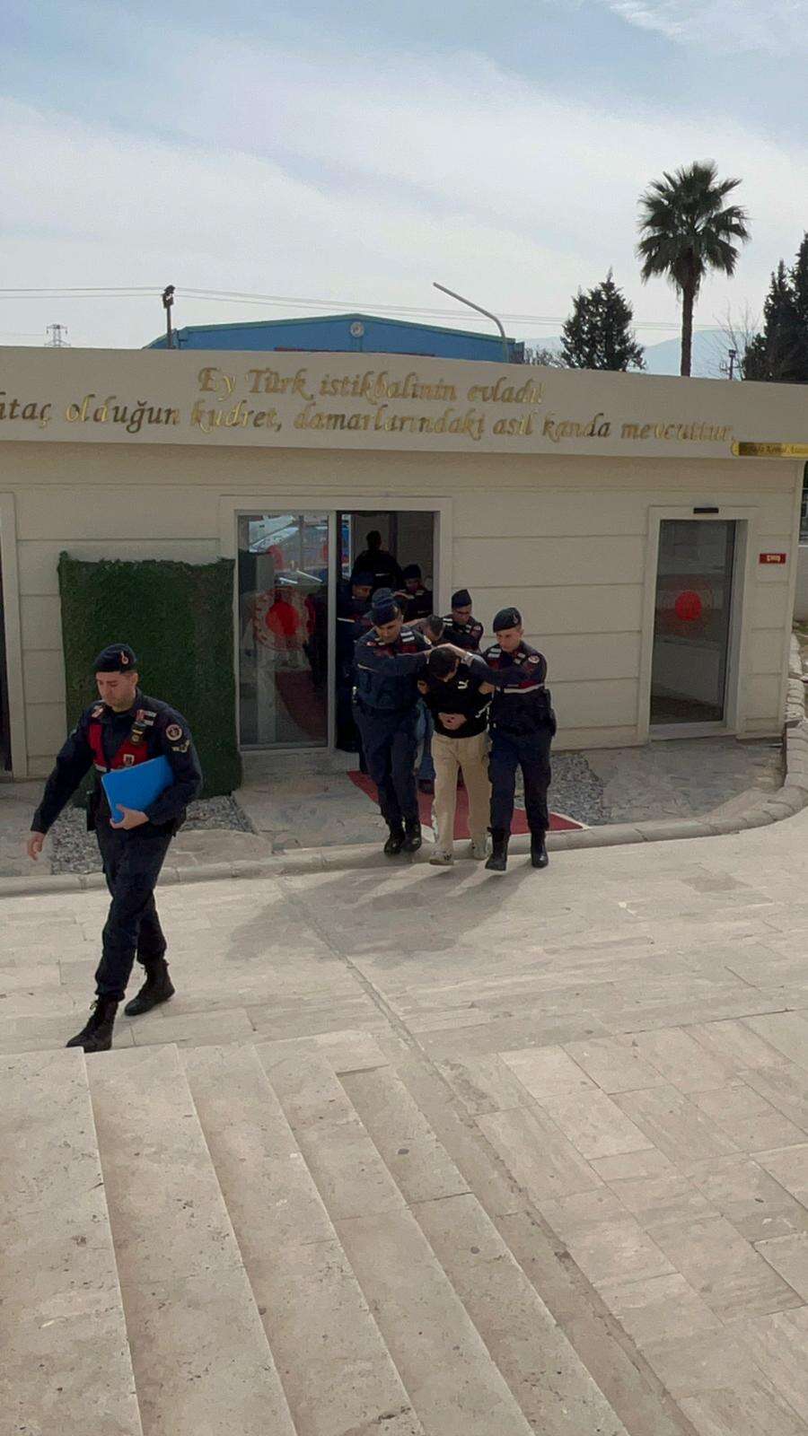 Konya’dan Milas Kıyılarına Taksiyle Göçmen Taşıyan Şebeke Çökertildi: 3 Tutuklama 3